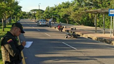 Autoridades de la Policía de Tránsito informan sobre un siniestro vial con persona lesionada en la avenida Juan Farfán con carrera 8