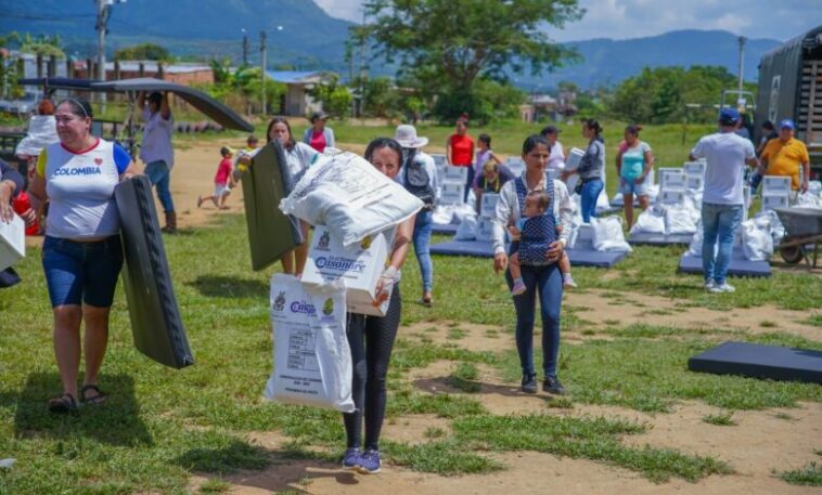 Ayudas humanitarias para familias de La Fortaleza