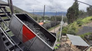 Cierran mina ilegal de carbón en Cucunubá; estaba afectando el agua en zona protegida