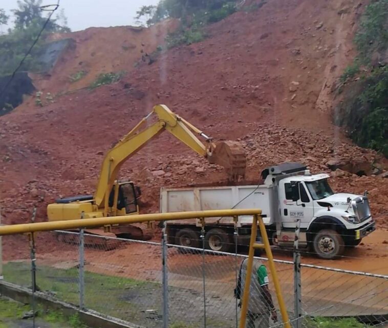 El calvario para poder despejar la vía hacia Buenaventura tras derrumbe