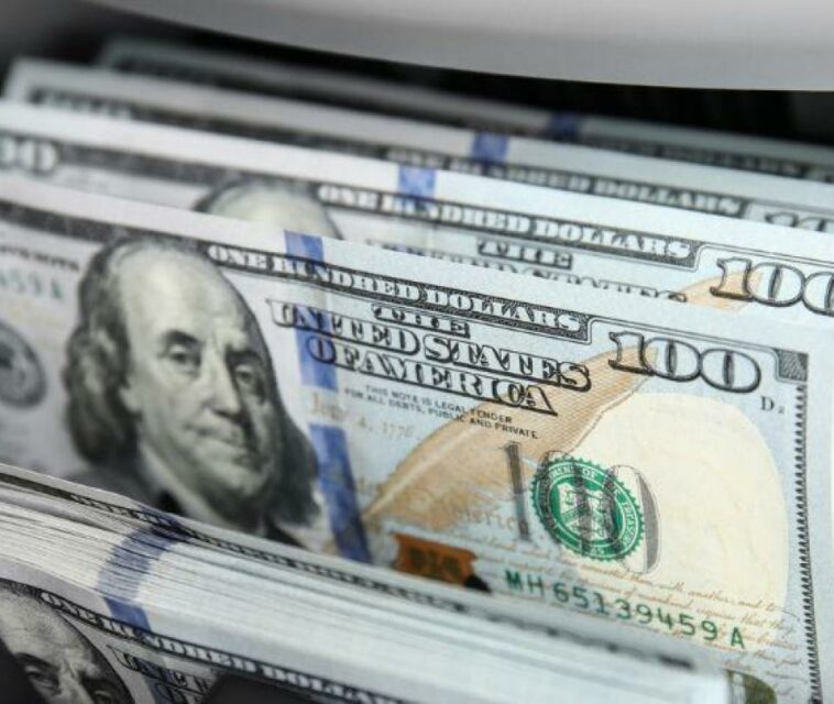 El dólar en Colombia se mantiene al 'acecho' de los 5.000 pesos