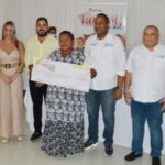 Emprendedores de Riohacha y Manaure reciben recursos para emprender sus sueños