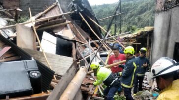 En Villamaría una vivienda colapsó y se registró un deslizamiento en la vía a Llanitos