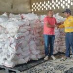 Entregan mercado a damnificados en Uribia por paso de tormenta tropical Julia