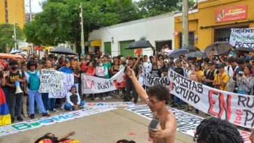 Estudiantes de Uniatlántico marcharon hasta la Gobernación para pedir mejoramiento de la infraestructura