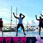 Gimnasia rosa en conmemoración del día contra la lucha del cáncer de mama. 