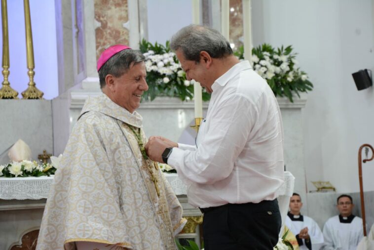 Gobierno departamental exaltó la Diócesis de Neiva en sus 50 años y condecoró a su Obispo, Monseñor, Froilán Casas Ortiz