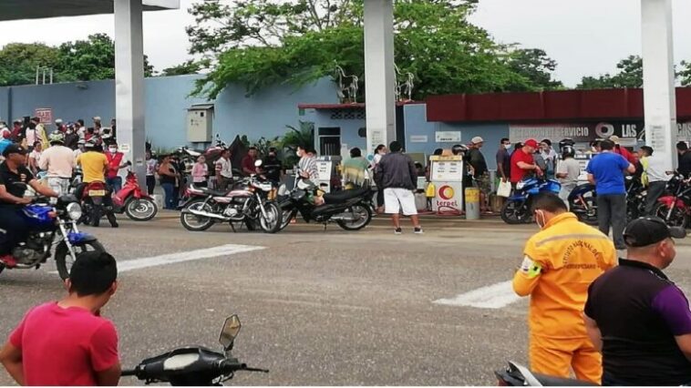 Hirieron al trabajador de una gasolinera en medio de un atraco