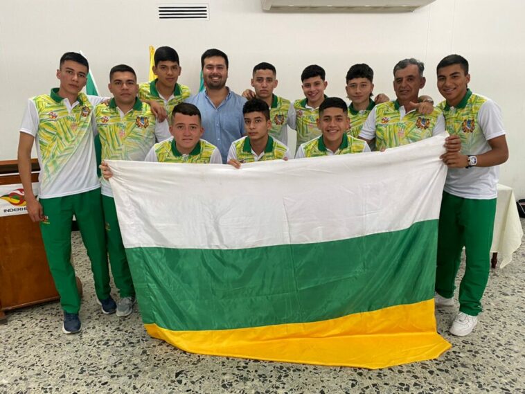 Inderhuila entregó la bandera del departamento a deportistas que competirán en zonal regional de Juegos Intercolegiados