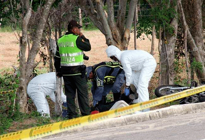 Le pegaron un tiro y lo tiraron en la vía