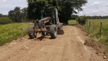 Mantenimiento a las vías de la vereda Guacharacal de Yopal