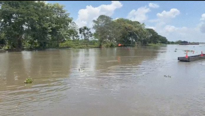 Maquinaria amarilla de la Gobernación de Bolívar llega a municipios del Canal de Dique para evitar emergencias