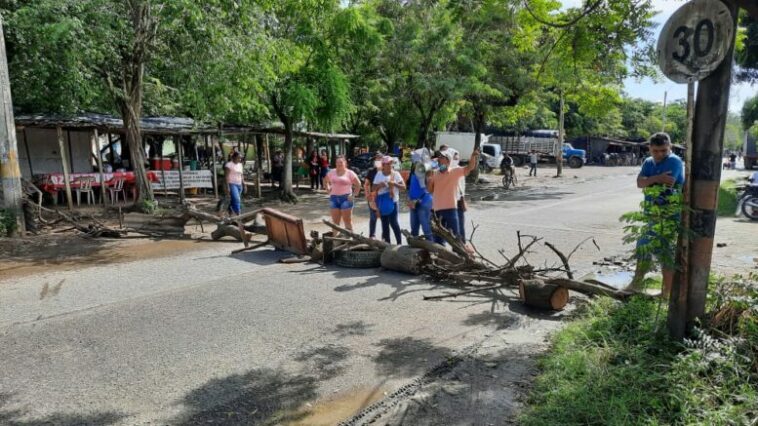 Mogambo protesta por mal estado de las vías