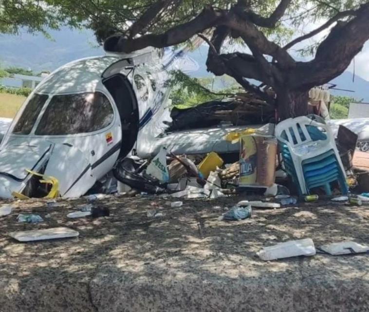 Piloto de avioneta que cayó en playa no aparece: la denuncia de víctimas