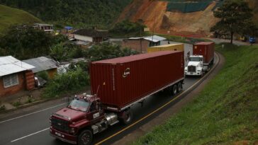 Reabren la vía Buga - Buenaventura después de cuatro días de cierre por derrumbe