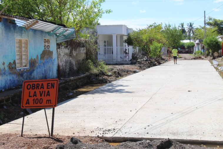 Revisan ejecución de obras de alcantarillado en Moñitos