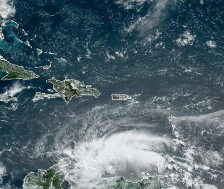 Suspenden vuelos a San Andrés tras alerta de huracán
