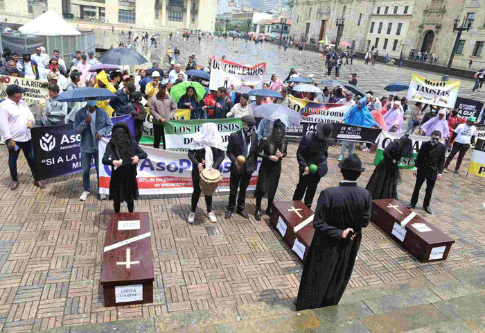 Trabajadores mineros del Cesar protestaron en Bogotá