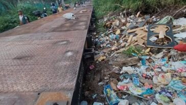 Un colchón tirado sobre la vía férrea ocasionó un incidente en Santa Marta