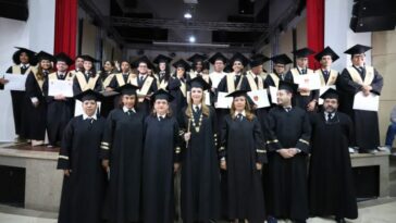 Unibac gradúa a 140 nuevos profesionales