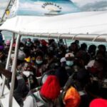 Unos 10.000 migrantes rumbo a EE.UU. están bloqueados en puerto de Colombia