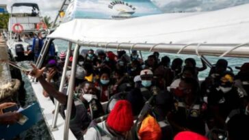 Unos 10.000 migrantes rumbo a EE.UU. están bloqueados en puerto de Colombia