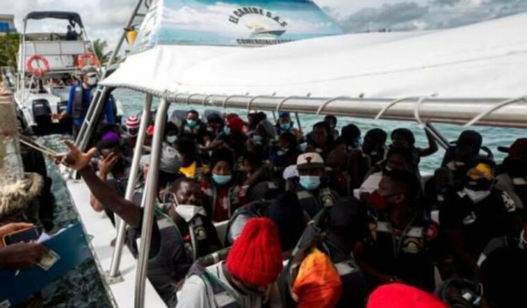 Unos 10.000 migrantes rumbo a EE.UU. están bloqueados en puerto de Colombia