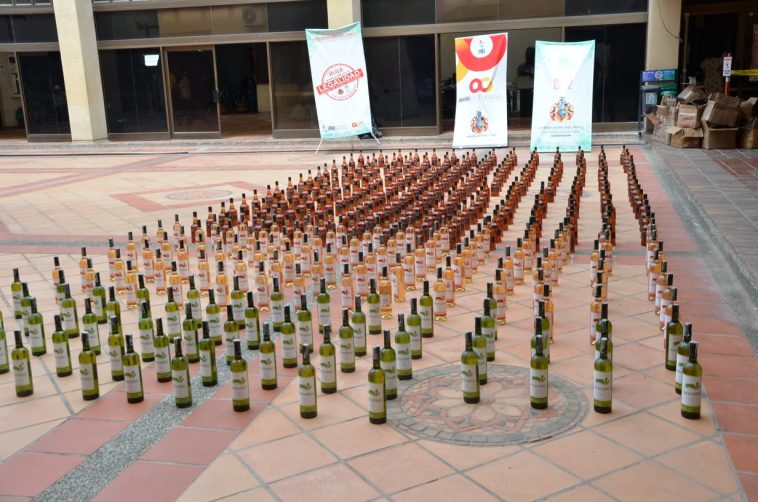 400 botellas de licor ilegal incautadas en el Huila.