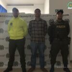 En la imagen está procesado con dos servidores de la Policía Nacional a cada lado