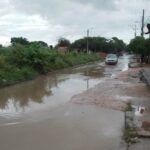 Aguas pluviales del aeropuerto de Riohacha ocasionan perjuicios en barrio aledaño