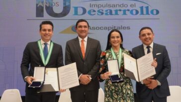 Alcalde de Montería  fue condecorado por su trabajo como presidente de Asocapitales