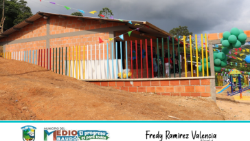 Alcalde del Medio Baudó, Fredy Ramírez Valencia, inauguró nueva y moderna infraestructura educativa en las comunidades de Santa Cecilia y nuevo San Luis.