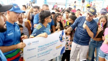 Alcaldía de Villavicencio entregó $11 millones a la futbolista llanera Yesica Muñoz
