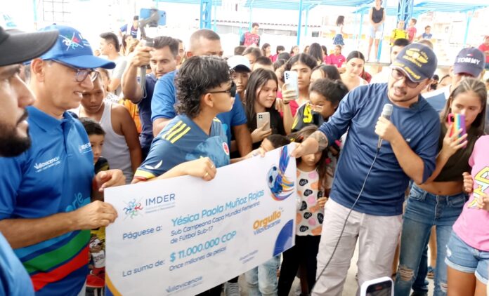 Alcaldía de Villavicencio entregó $11 millones a la futbolista llanera Yesica Muñoz