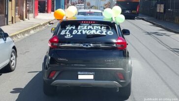 Hombre celebró su divorcio