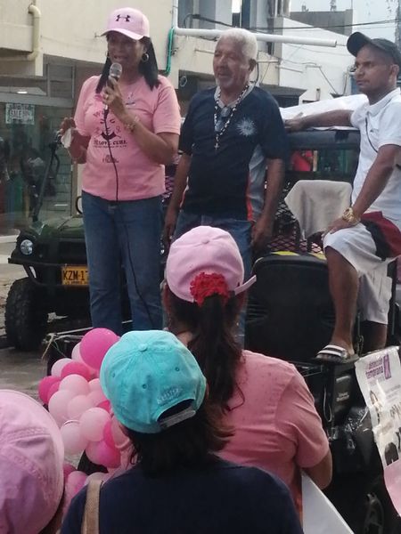 Caminata rosa en apoyo a la prevención del cáncer de mama se tomó a San Andrés 