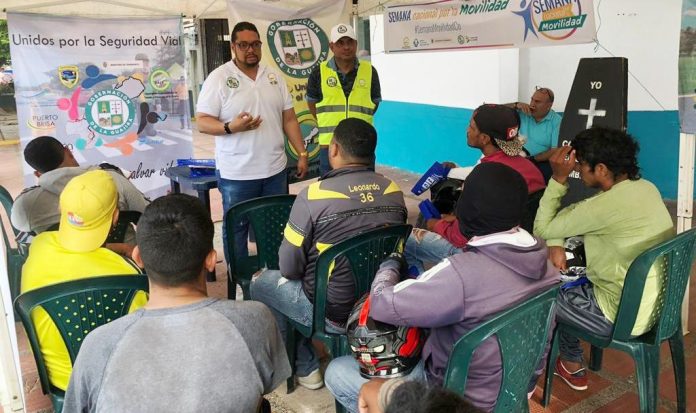 Brindando una información para sensibilizar a los conductores y respeten las señales de tránsito y así se eviten accidentes y fatalidades.