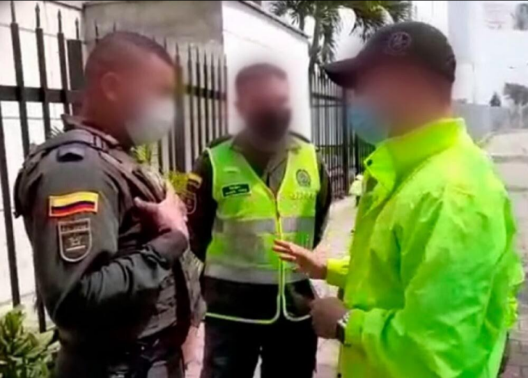 Capturan a dos patrulleros por presuntamente exigir dinero en un procedimiento policial