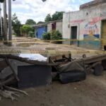 Comunidad del Once de Noviembre bloquea ruta alterna de buses por deterioro de la calle