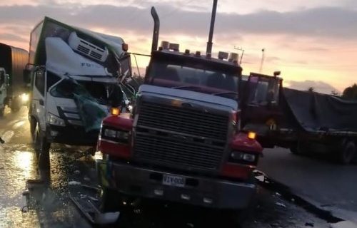 Congestión vehicular en la vía Bogotá – Mosquera por choque entre camión y tractocamión.