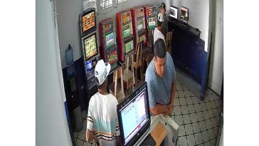 Cuatro ladrones robaron en juego de máquinas