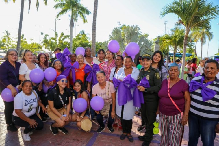 Decenas de mujeres conmemoraron el ‘Día de la eliminación de la violencia de género’ en Santa Marta