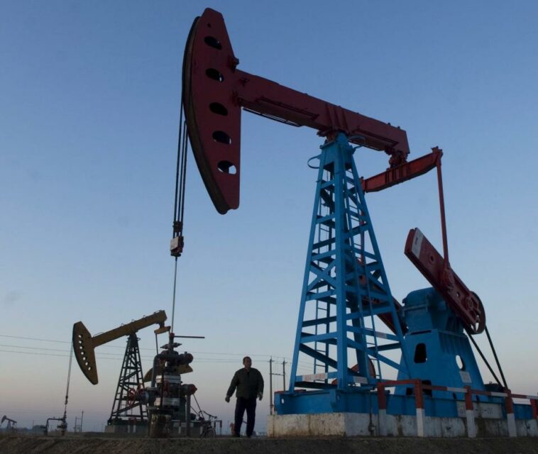 El petróleo cerró a la baja afectado por decisiones del Gobierno chino