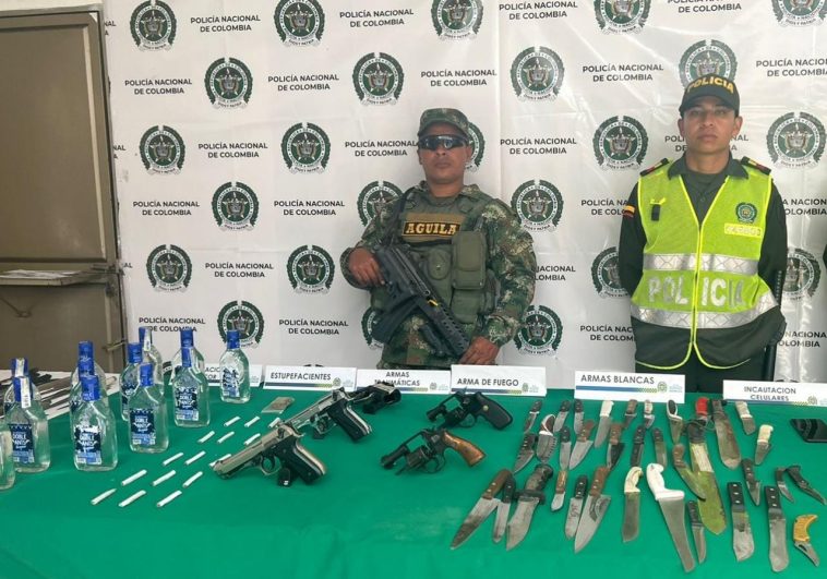 En el municipio de Pitalito se logró la incautación de 13 botellas de licor adulterado y mas de 30 armas blancas