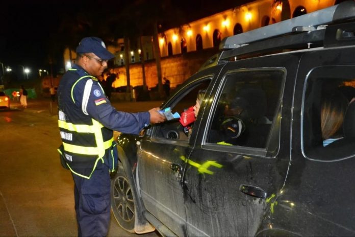 En operativos de control Centro Histórico DATT inmoviliza taxis, motocicletas y vehículos particulares