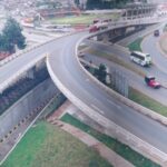 Esteban iba en su moto, chocó contra una baranda y cayó desde el puente del estadio Libertad