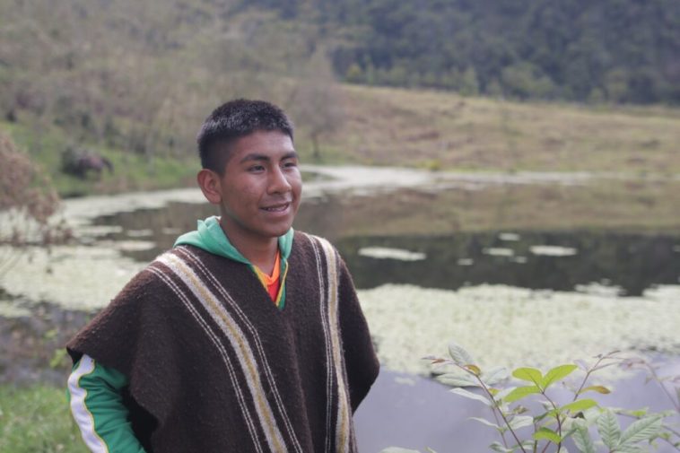 Estudiante huilense sembró 1.700 árboles para proteger una laguna en La Plata