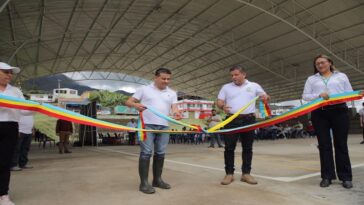 Gobernador de Cundinamarca hizo entrega de obras para Vianí