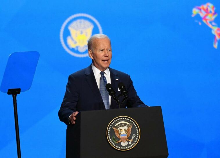 Joe Biden propone impuestos al exceso de beneficios de las gigantes petroleras