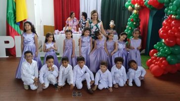 Niños celebraron su graduación en el Gimnasio Plaza Feliz